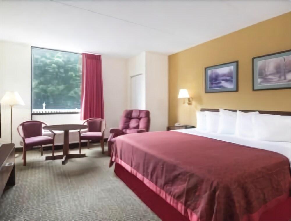 Days Inn By Wyndham צ'יימברסבורג מראה חיצוני תמונה
