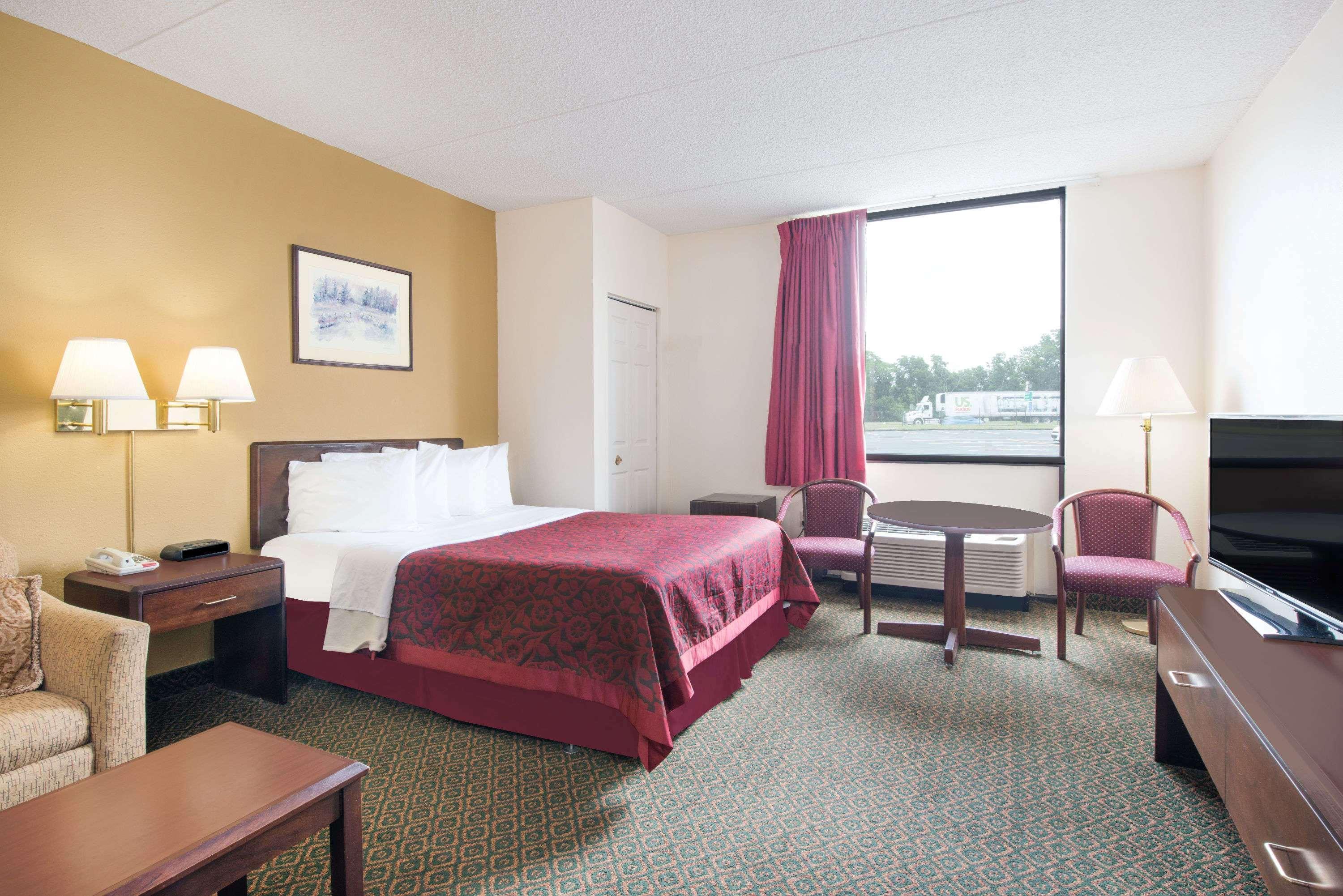 Days Inn By Wyndham צ'יימברסבורג מראה חיצוני תמונה